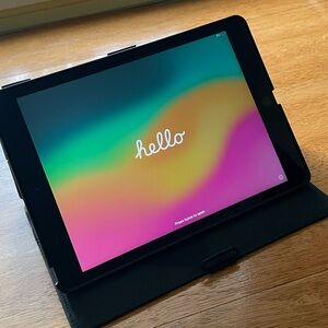 iPad 7th Generation & SPECK iPad case cover BUNDLE